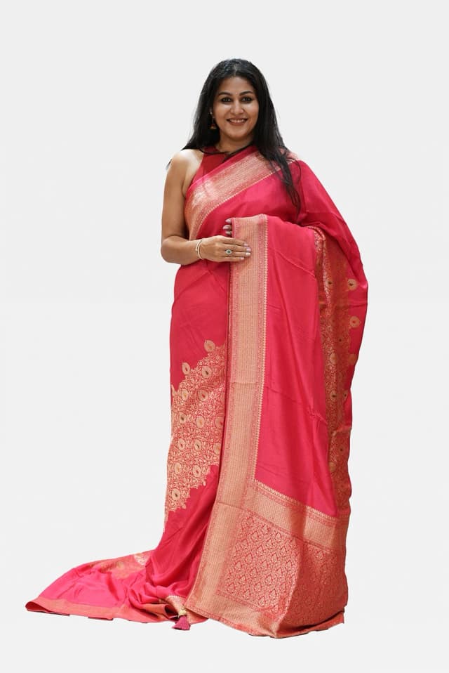 Elegant Pink Meenakari Silk Saree with Intricate Weaving QS253745