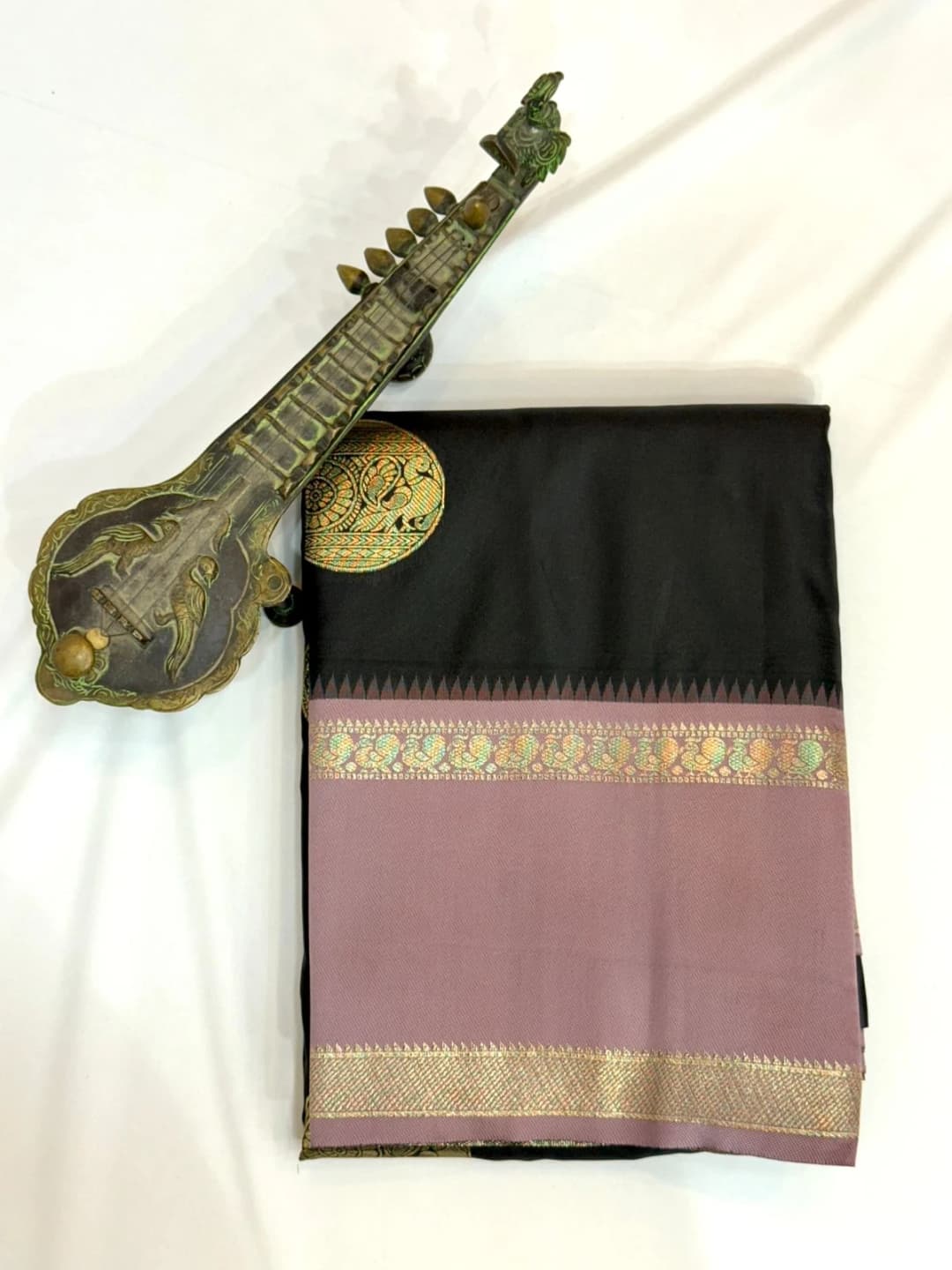 Colours of Navratri Black and Lavender Round Motif QS251807