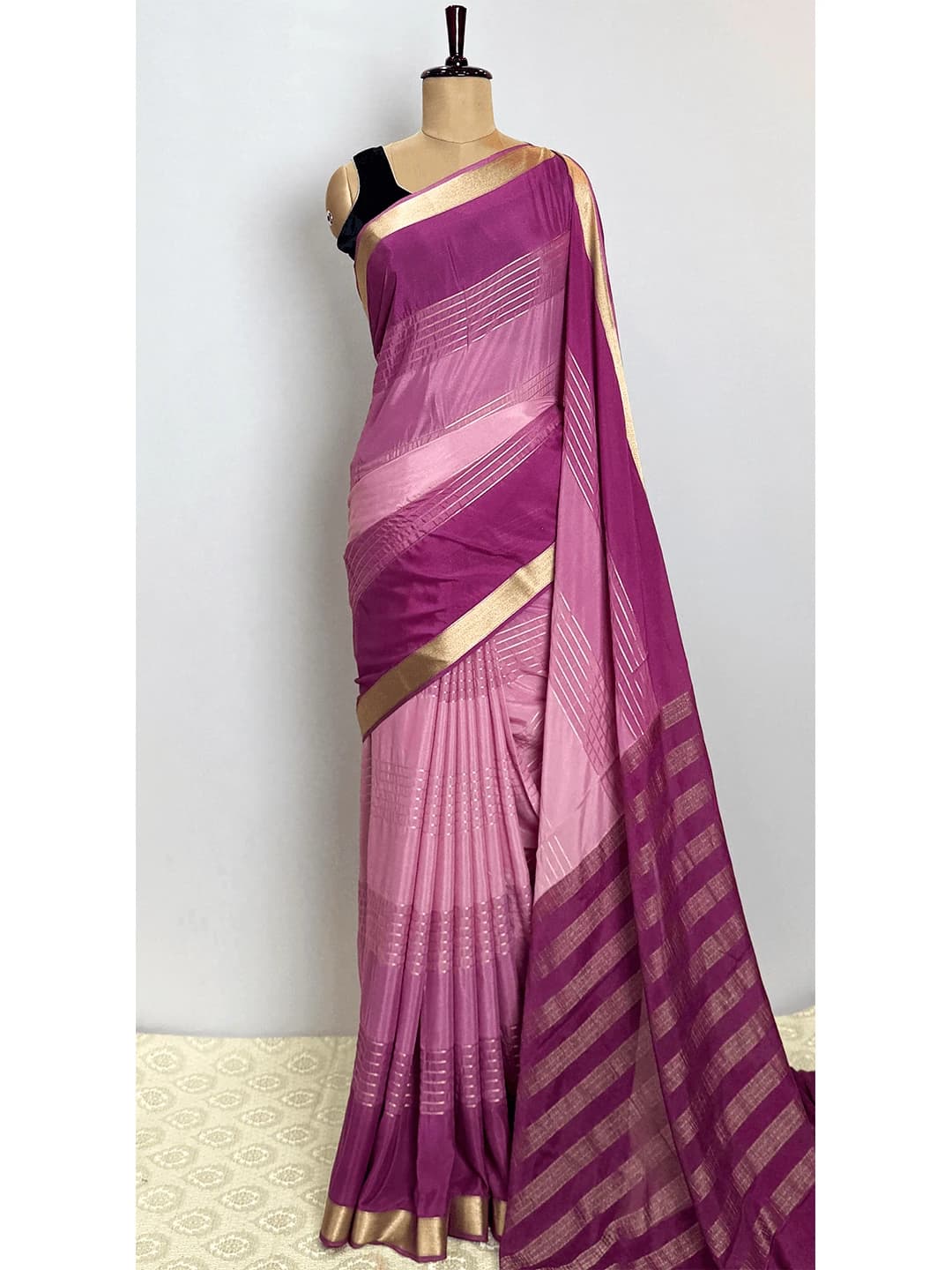 Crape Saree - Pink With Dark Pink Colour - QS218349