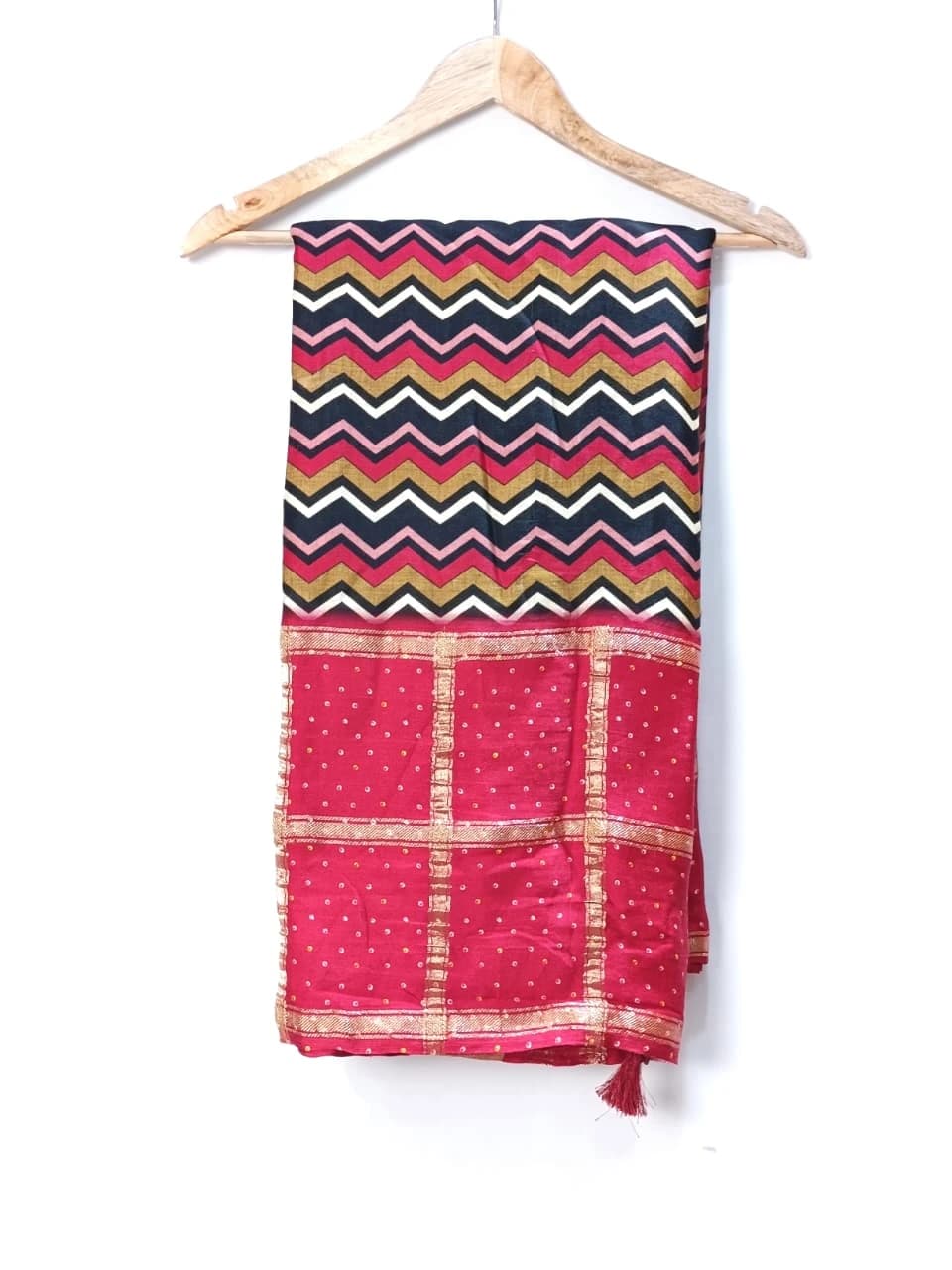 Bandhani Blast- Zig Zag Lines with Red Border QS251911