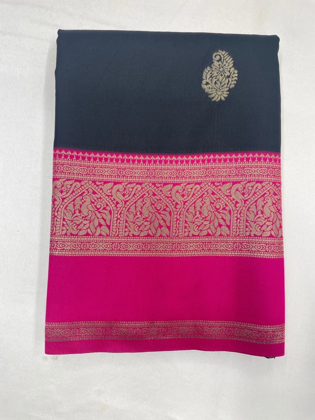 Colours of Navratri Black and Pink with Motif QS248682